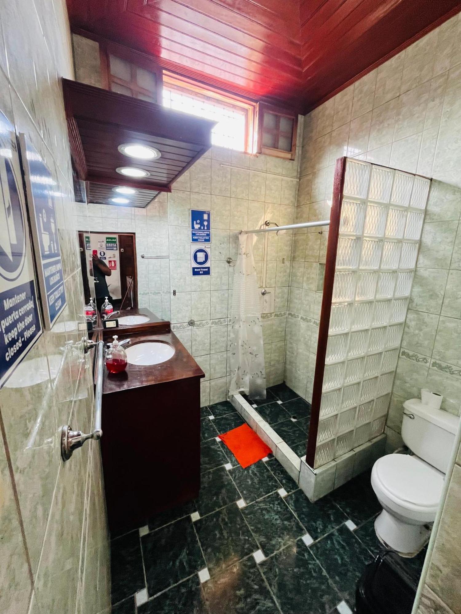 Bed and Breakfast A&T Amazon Backpacker'S Iquitos Esterno foto